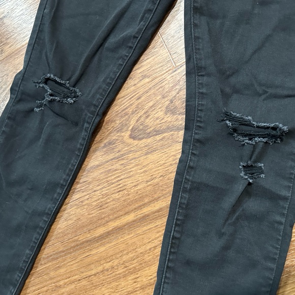 Levi’s High Rise Black Distressed Skinny Jeans - Picture 4 of 4